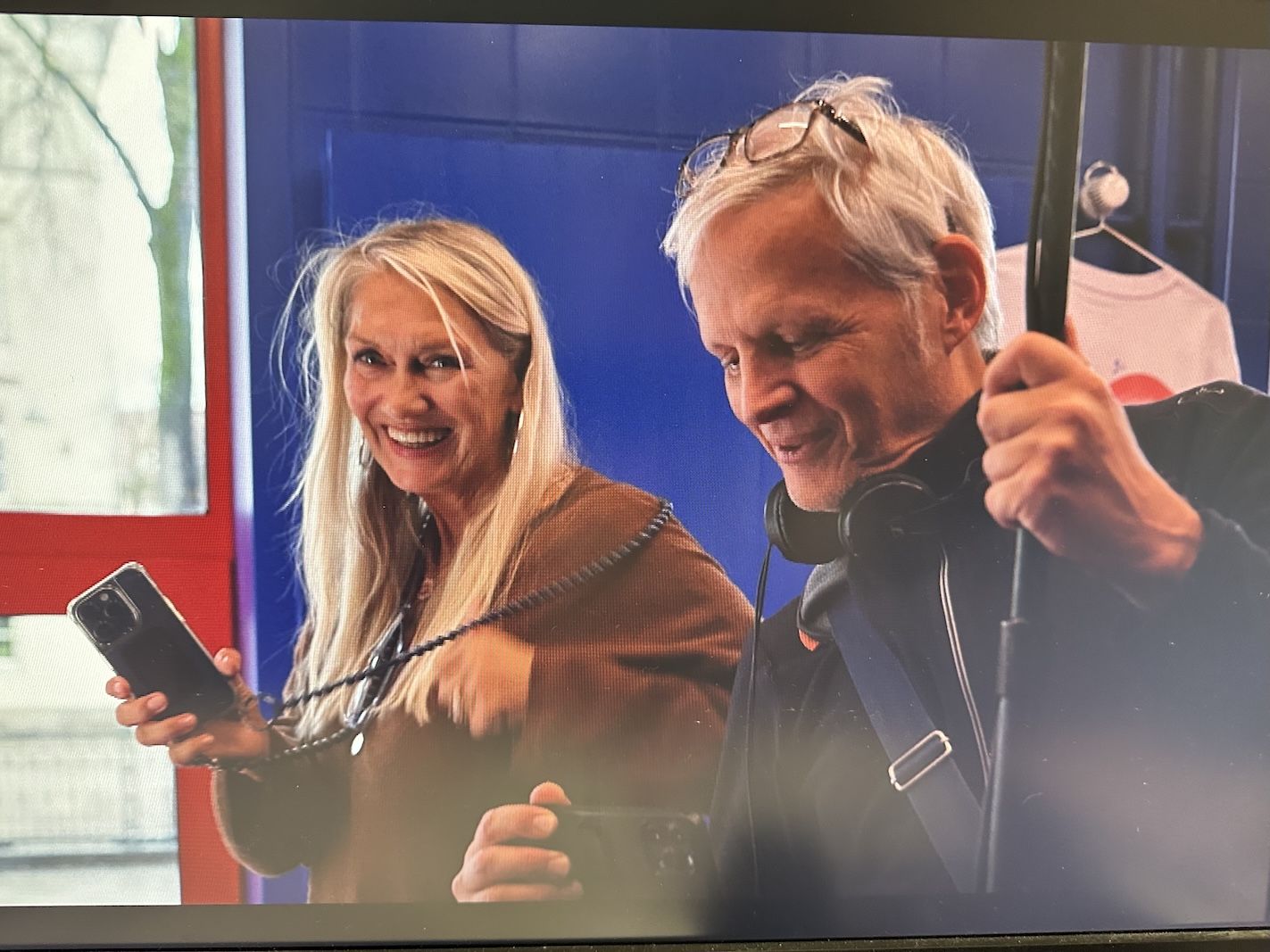 Uta Kenter bei Dreharbeiten für SRF «Kulturplatz», links im Bild Tonoperateur René Ahlfeld